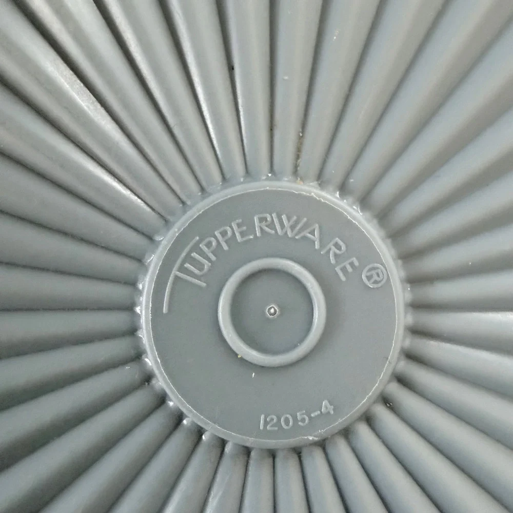 Vintage Tupperware Servalier Canister Blue 1339-1 with Sunburst Lid 1205-4‎ USA